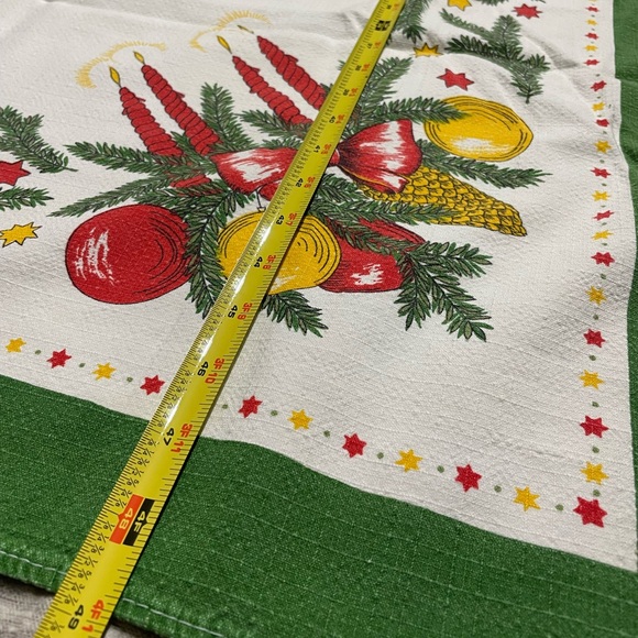 VINTAGE 35”x49” Christmas Table Cloth Great Condition for it’s age a few very - Picture 5 of 7